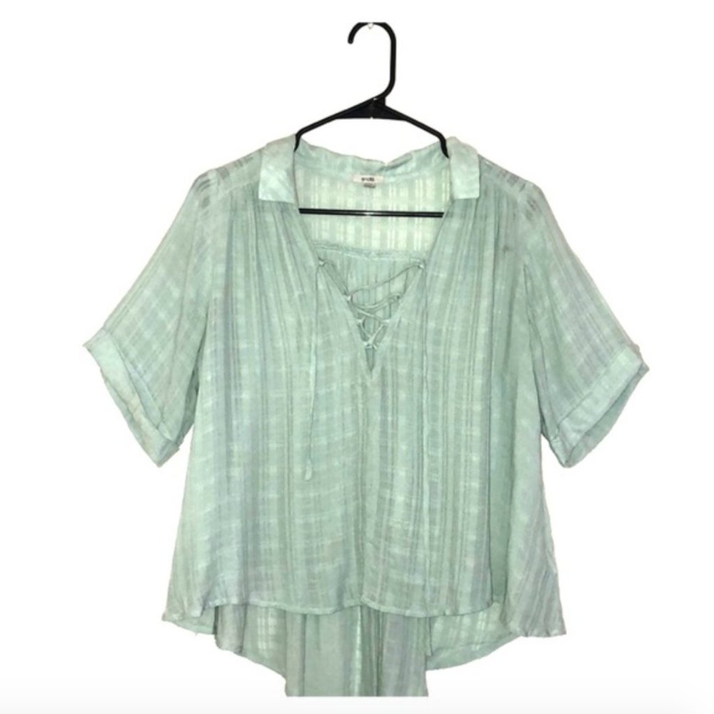 Flowy high low sea foam green tie up blouse Ecoté